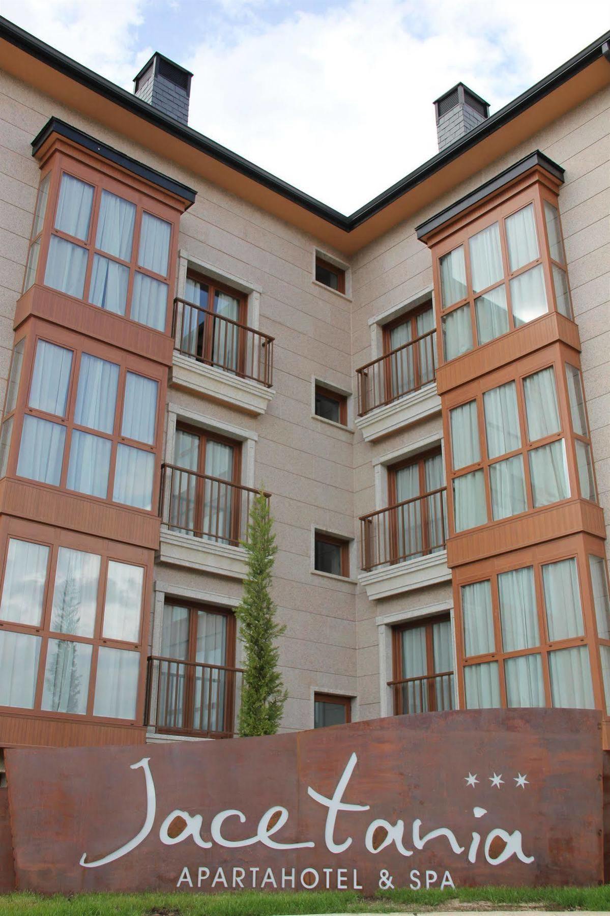 & Jacetania Apartahotel Jaca